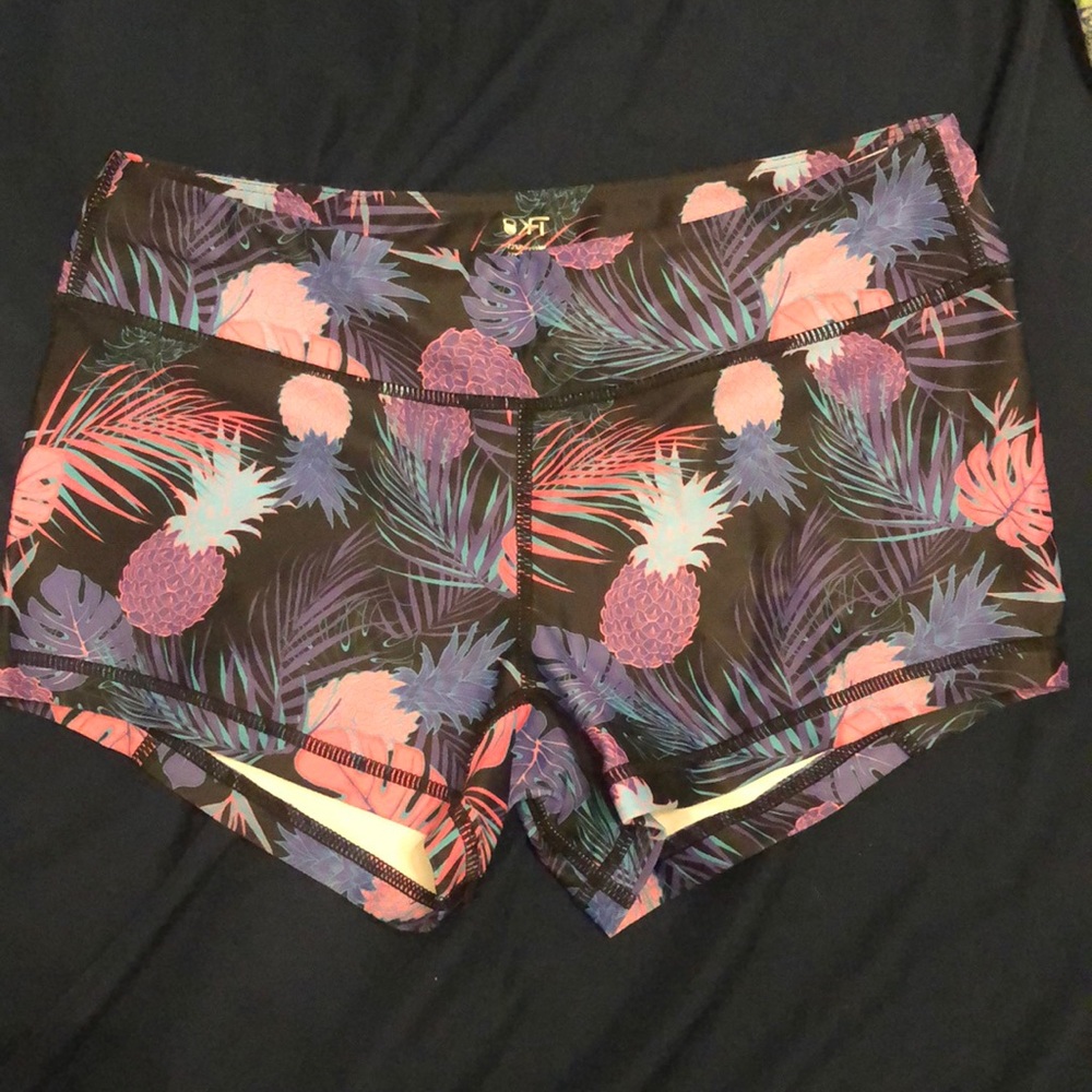 NWOT KFT Pineapple Palm shorts Sz M